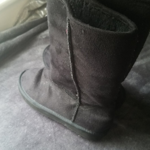 Girls size 4 black boots - Picture 2 of 4